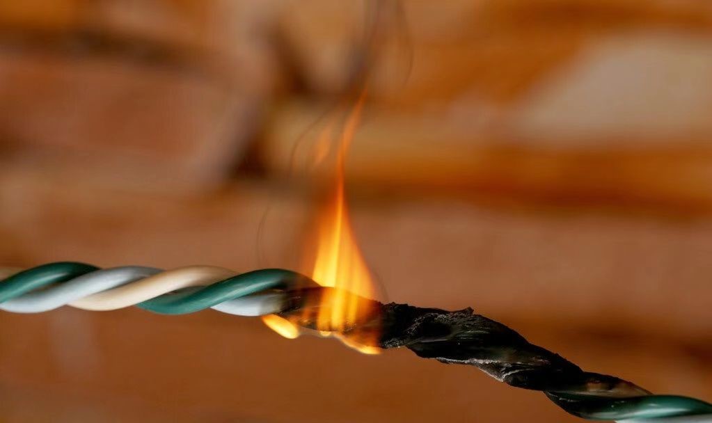 Bagaimana mengidentifikasi kabel yang lebih rendah ((3))?