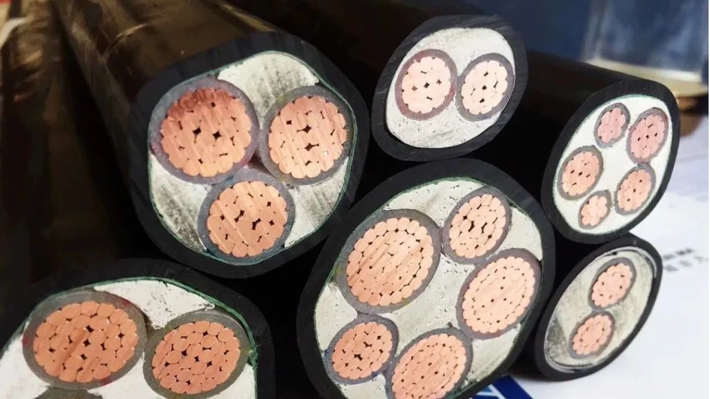 Hubungan antara resistansi DC dan pemotongan silang konduktor tembaga terkompresi